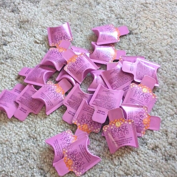 Benefit erase paste eye brightening concealer shade 1 discontinued - Picture 2 of 5